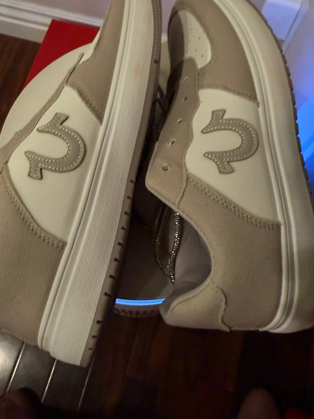 True Religion women’s Cream Low-Top Sneakers with Crystal style Laces